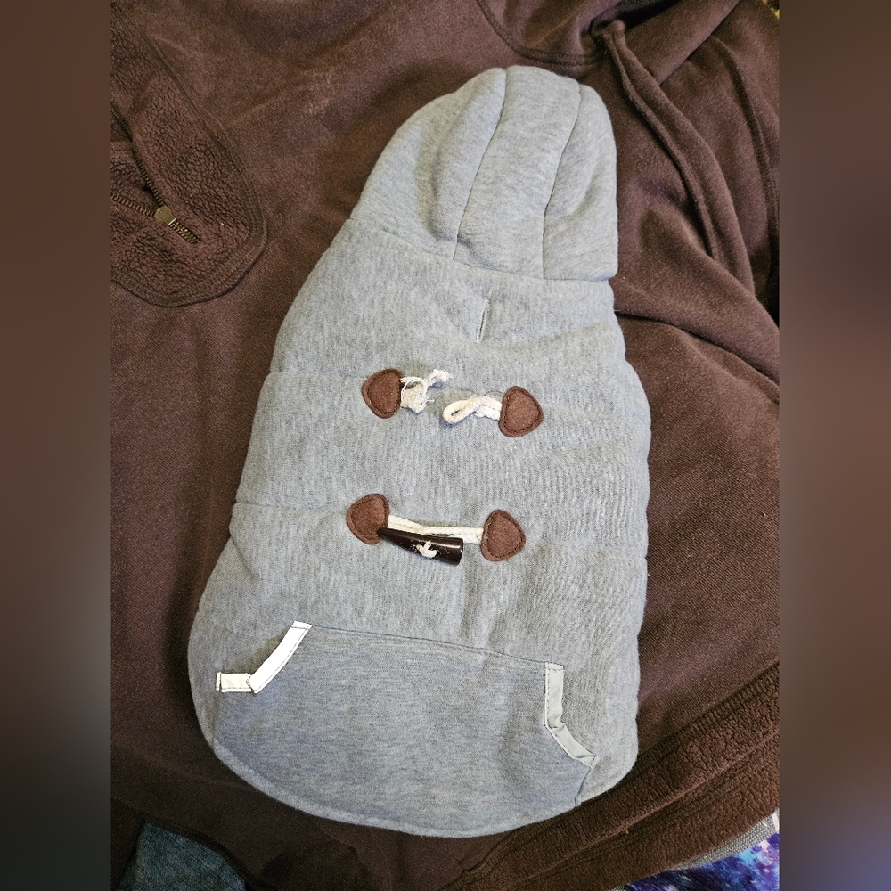 Dog 🐕 coat with hood and hoodie pocket.